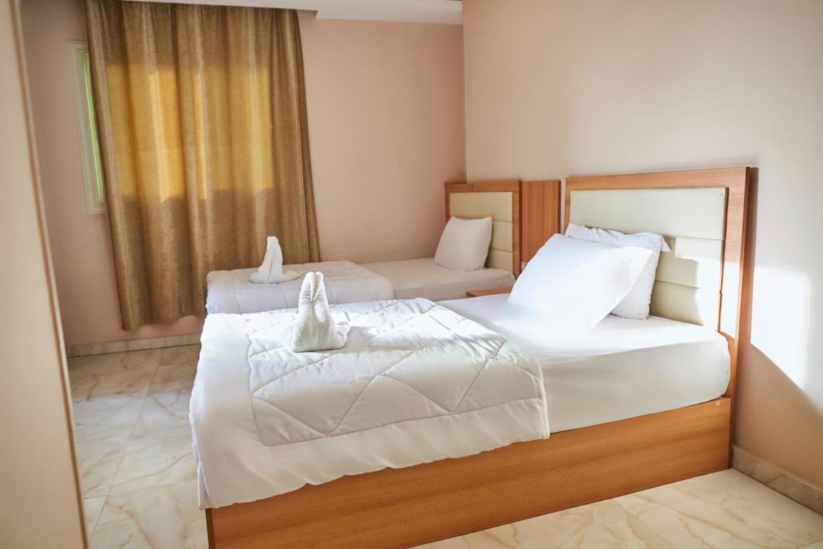 Grand Pyramid View Hotel Kafret el-Gabal Eksteriør billede