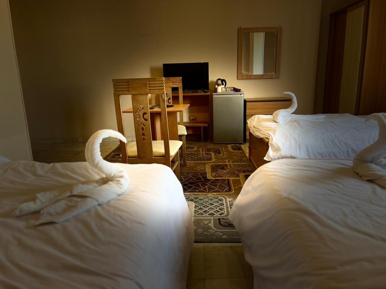 Grand Pyramid View Hotel Kafret el-Gabal Eksteriør billede