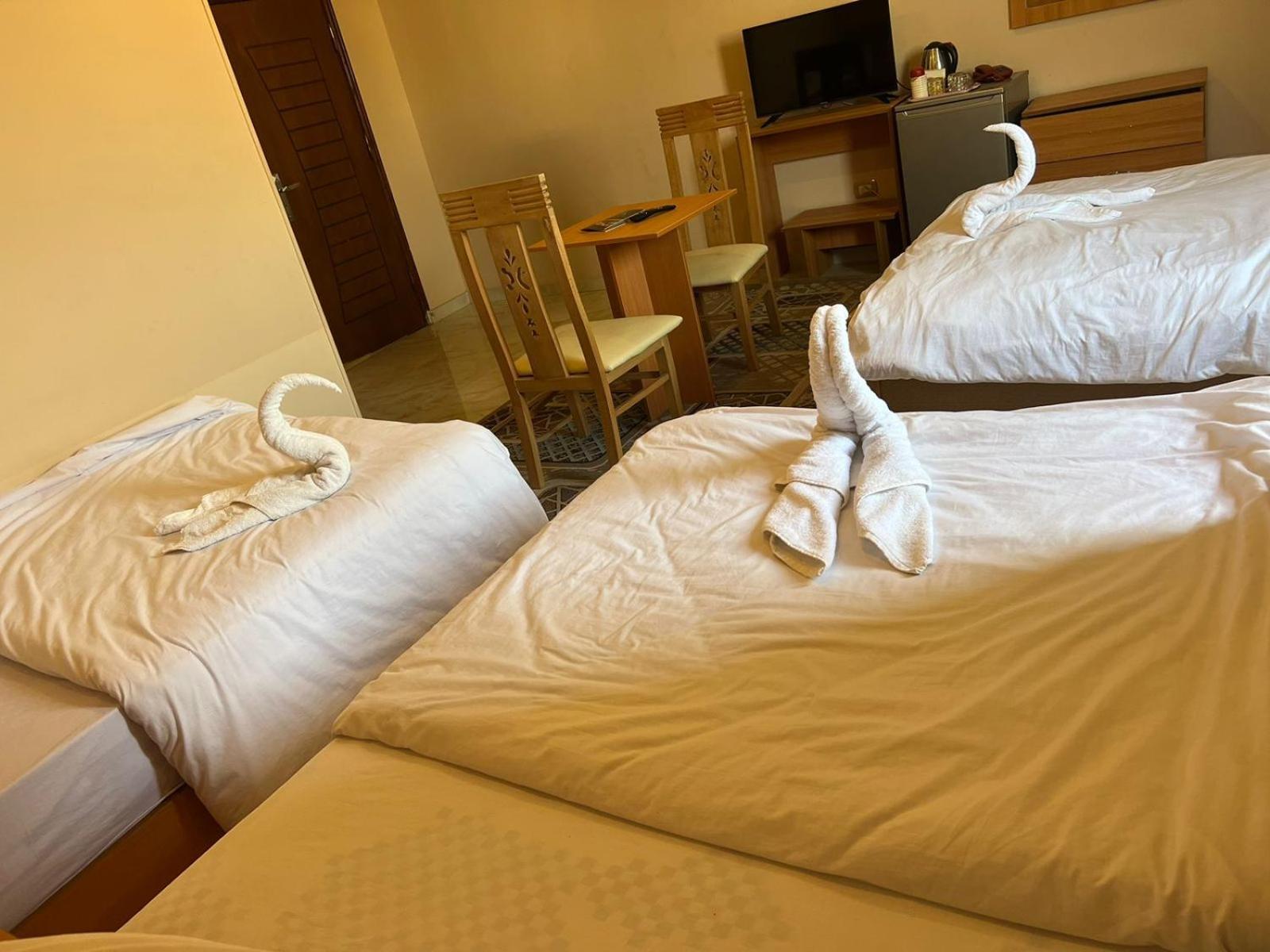 Grand Pyramid View Hotel Kafret el-Gabal Eksteriør billede