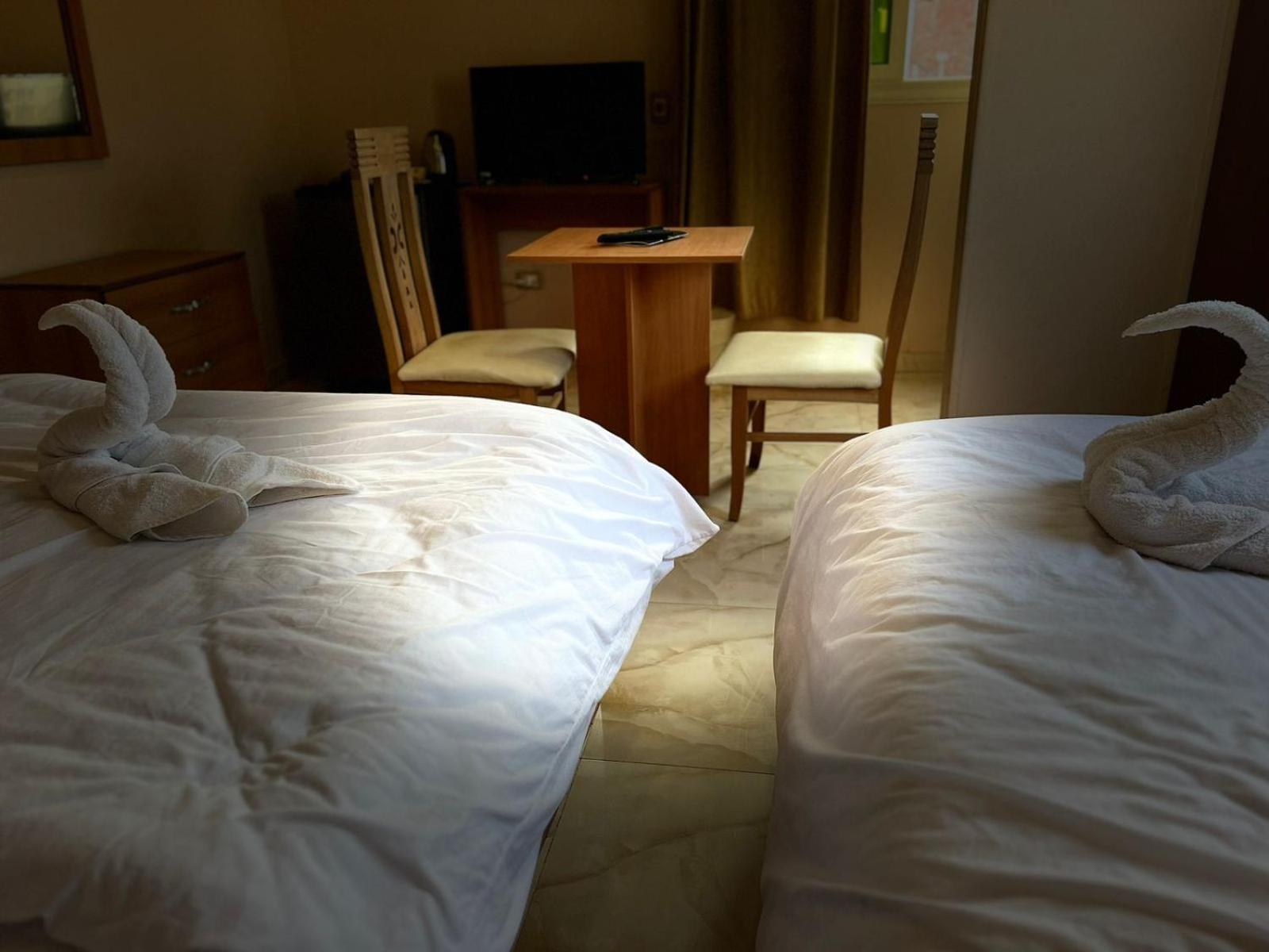 Grand Pyramid View Hotel Kafret el-Gabal Eksteriør billede
