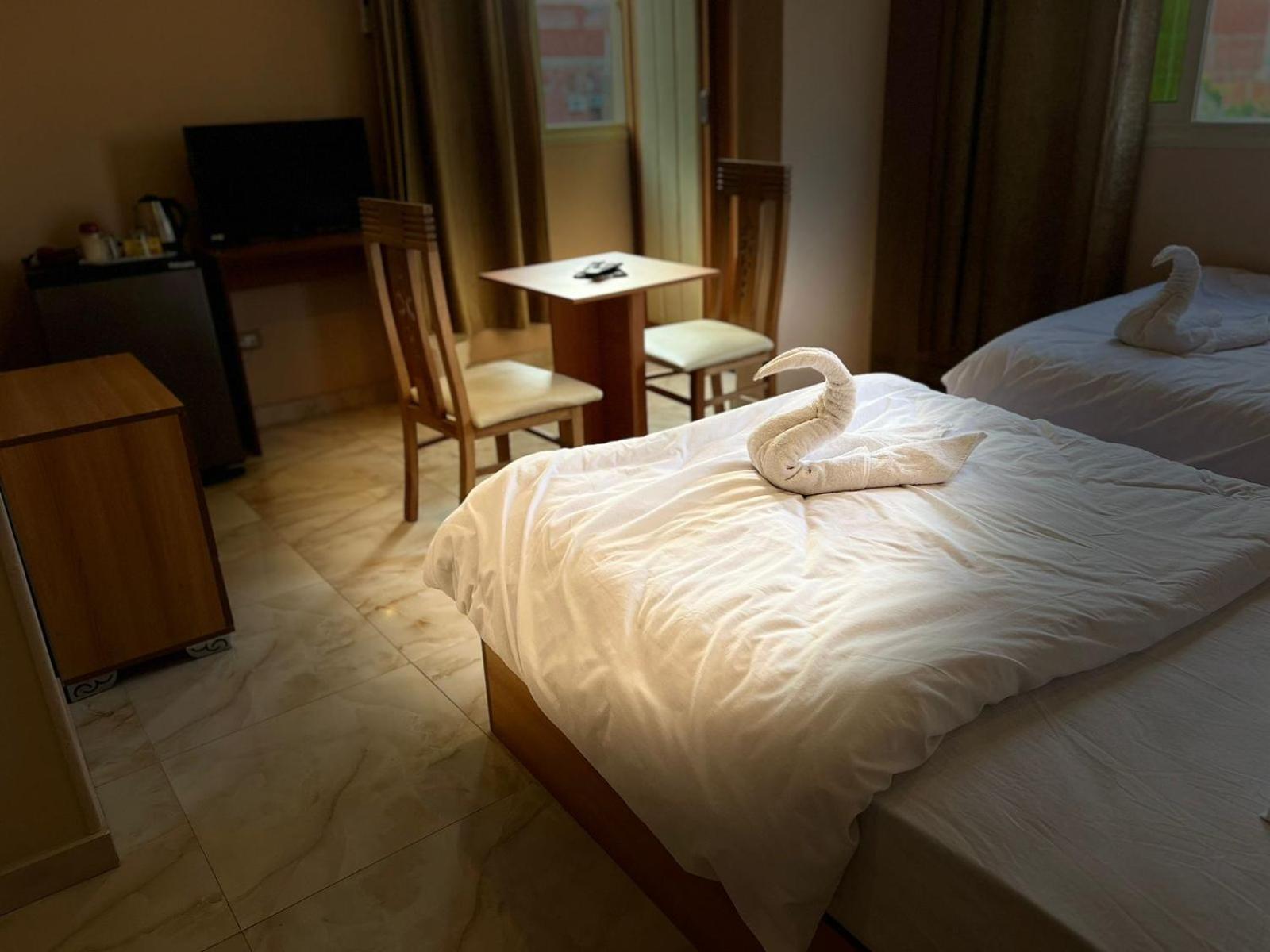 Grand Pyramid View Hotel Kafret el-Gabal Eksteriør billede