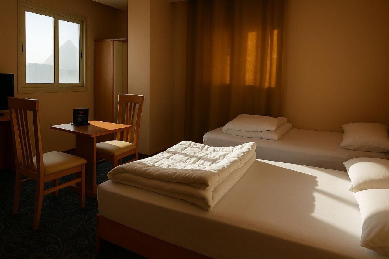 Grand Pyramid View Hotel Kafret el-Gabal Eksteriør billede